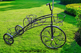 Велосипед кованый на 3 кашпо (Высота 110 см, длинна 150 см, ширина по рулю 75 см)